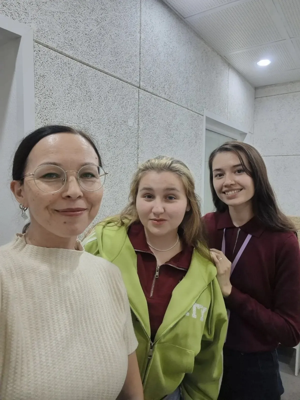Участницы передачи «Ӱдыр чат» в студии Марий Эл Радио